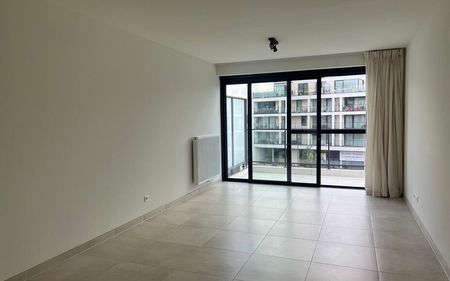 LEEMANS IMMOBILIËN biedt volgend nieuwbouwappartement te huur aan, gelegen op een toplocatie in het centrum van Asse / zijde Kerk. 

Op zoek naar een zéér gezellig appartement op wandelafstand van de Sint-Martinuskerk, de markt van Asse en de winkelstr