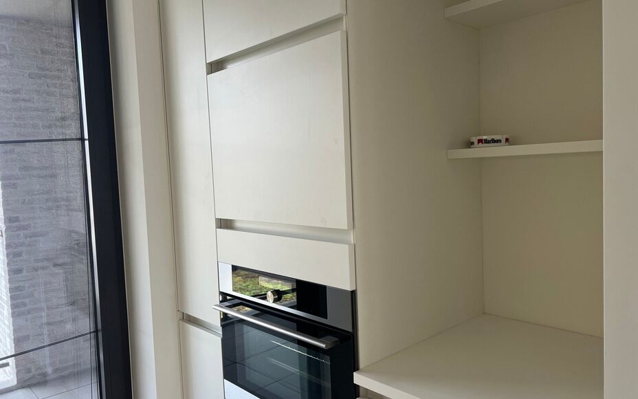 LEEMANS IMMOBILIËN biedt volgend nieuwbouwappartement te huur aan, gelegen op een toplocatie in het centrum van Asse / zijde Kerk. 

Op zoek naar een zéér gezellig appartement op wandelafstand van de Sint-Martinuskerk, de markt van Asse en de winkelstr