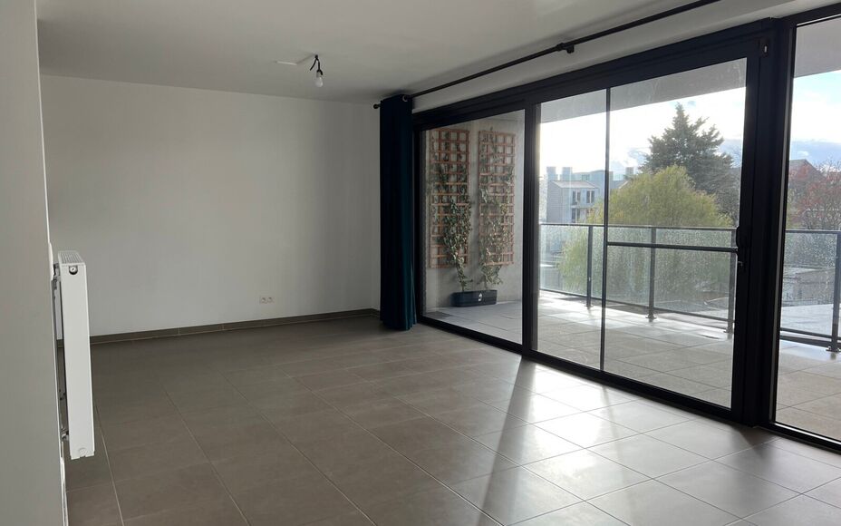 LEEMANS IMMOBILIËN biedt volgend nieuwbouwappartement te huur aan, gelegen op een toplocatie nabij het centrum van Asse.  

Op zoek naar een zéér gezellig appartement op wandelafstand van de Sint-Martinuskerk, de markt van Asse en de winkelstraten? 

D