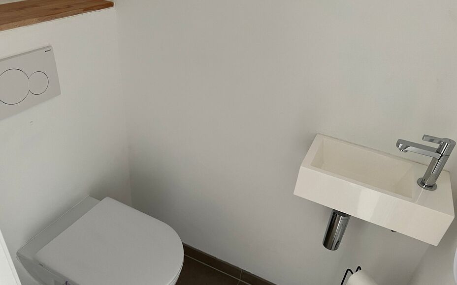 LEEMANS IMMOBILIËN biedt volgend nieuwbouwappartement te huur aan, gelegen op een toplocatie nabij het centrum van Asse.  

Op zoek naar een zéér gezellig appartement op wandelafstand van de Sint-Martinuskerk, de markt van Asse en de winkelstraten? 

D