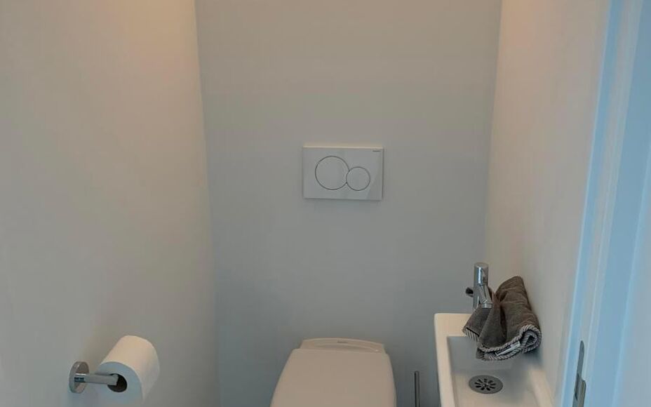 Dit prachtige nieuwbouwappartement is gelegen in het centrum van Asse, op een uiterst rustige locatie en toch vlak bij alle voorzieningen. Winkels, openbaar vervoer, scholen, sportinfrastructuur en belangrijke invalswegen bevinden zich op wandelafstand.
H