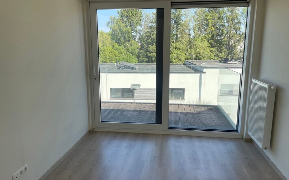 LEEMANS Immobiliën biedt u dit gezellig nieuwbouw appartement in centrum Groot-Bijgaarden. Het appartement maakt deel uit van een kleine residentie in een rustige woonwijk, gelegen op de tweede verdieping en in de nabijheid van alle nodige faciliteiten (