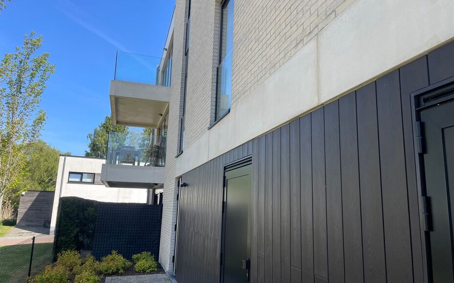 LEEMANS Immobiliën biedt u dit gezellig nieuwbouw appartement in centrum Groot-Bijgaarden. Het appartement maakt deel uit van een kleine residentie in een rustige woonwijk, gelegen op de tweede verdieping en in de nabijheid van alle nodige faciliteiten (