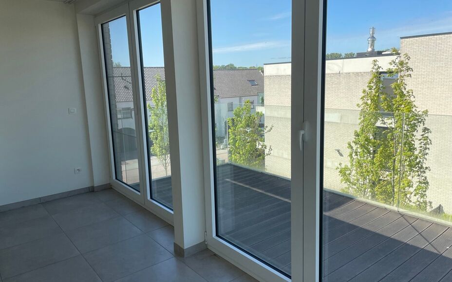LEEMANS Immobiliën biedt u dit gezellig nieuwbouw appartement in centrum Groot-Bijgaarden. Het appartement maakt deel uit van een kleine residentie in een rustige woonwijk, gelegen op de tweede verdieping en in de nabijheid van alle nodige faciliteiten (