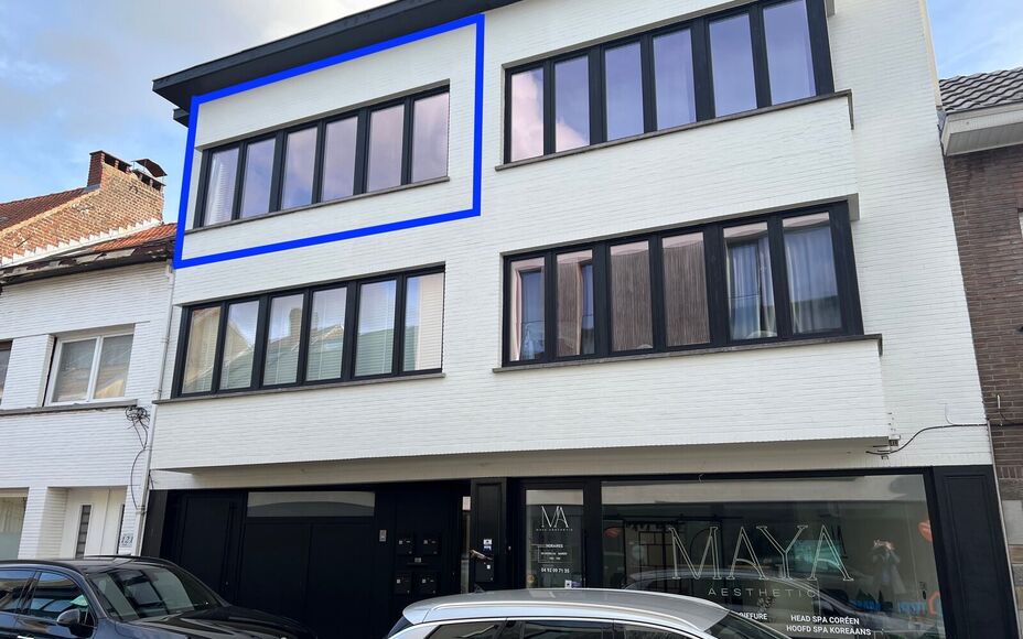 LEEMANS IMMOBILIËN biedt U volgend instapklaar tweeslaapkamer-appartement te huur aan, gelegen op toplocatie in de gemeente Liedekerke.  

Op zoek naar een zéér goed onderhouden en tevens recent gerenoveerd appartement, dewelke onmiddelijk beschikbaar 