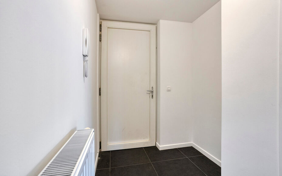 Leemans Immobiliën biedt u dit energiezuinige appartement aan met een adembenemend uitzicht over Brussel.
Dankzij de centrale ligging bevinden winkels, kinderopvang, scholen, sportinfrastructuur en openbaar vervoer zich op wandelafstand. Het appartement 