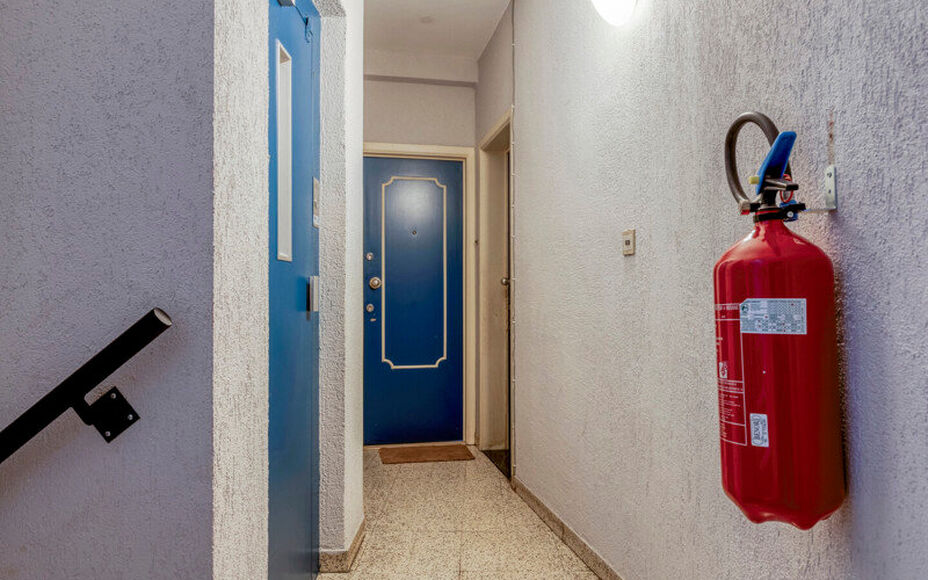 Leemans Immobiliën presenteert u dit appartement op de vijfde verdieping, ideaal gelegen in het hart van Groot-Bijgaarden. Dankzij de centrale ligging bevinden alle voorzieningen zich op wandelafstand: winkels, scholen, sportfaciliteiten, openbaar vervoe