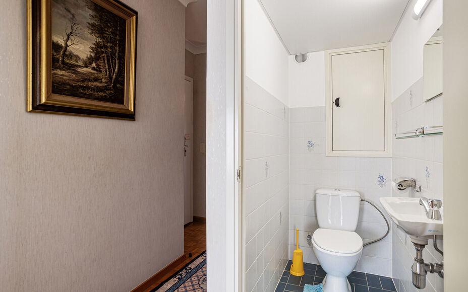 LEEMANS Immobiliën biedt u dit zeer goed onderhouden en instapklaar appartement op de zevende verdieping van een residentieel gebouw. Het appartement beschikt maar liefst over ruim 4 slaapkamers en 2 aparte badkamers (apart bad & douche aanwezig)! 

De t