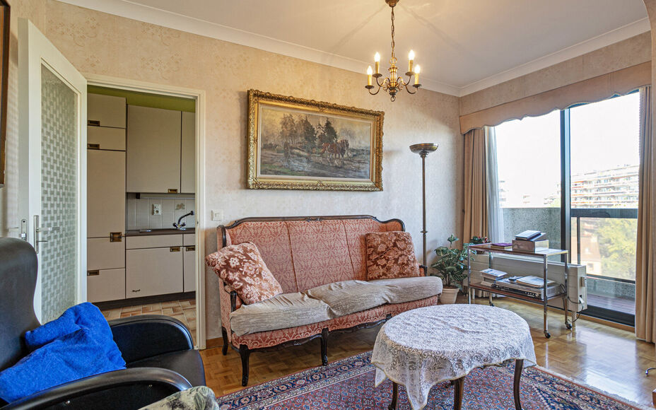 LEEMANS Immobiliën biedt u dit zeer goed onderhouden en instapklaar appartement op de zevende verdieping van een residentieel gebouw. Het appartement beschikt maar liefst over ruim 4 slaapkamers en 2 aparte badkamers (apart bad & douche aanwezig)! 

De t