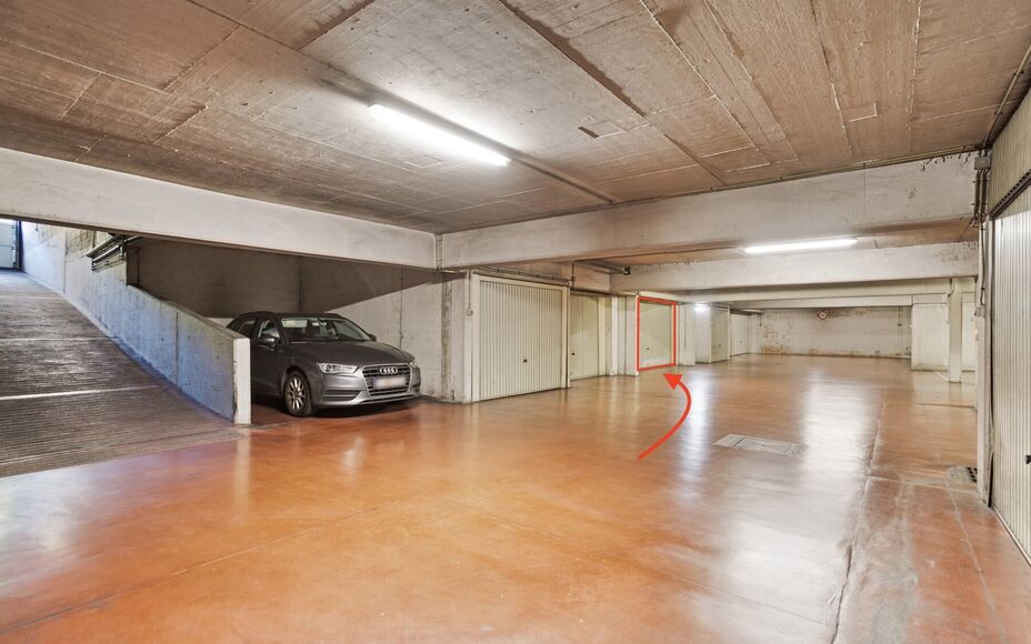 LEEMANS Immobiliën biedt u dit zeer goed onderhouden en instapklaar appartement op de zevende verdieping van een residentieel gebouw. Het appartement beschikt maar liefst over ruim 4 slaapkamers en 2 aparte badkamers (apart bad & douche aanwezig)! 

De t