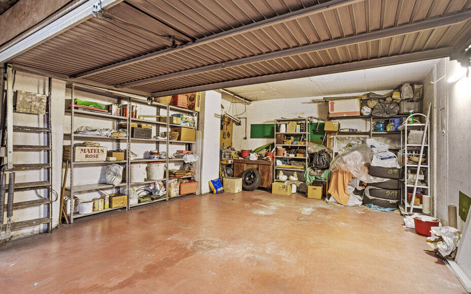 LEEMANS Immobiliën biedt u dit zeer goed onderhouden en instapklaar appartement op de zevende verdieping van een residentieel gebouw. Het appartement beschikt maar liefst over ruim 4 slaapkamers en 2 aparte badkamers (apart bad & douche aanwezig)! 

De t
