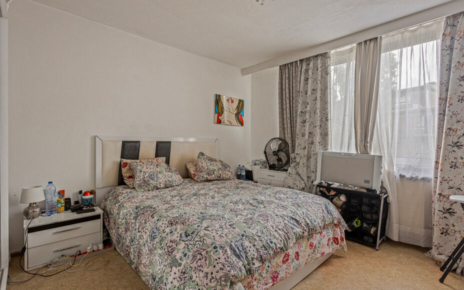 Leemans Immobiliën biedt u dit appartement in centrum Sint-Agatha-Berchem. Het appartement bevindt zich op het 7e verdiep en biedt een prachtig zicht op Brussel. Het gebouw is voorzien van een lift. Door zijn centrale ligging zijn invalswegen, winkels ,o