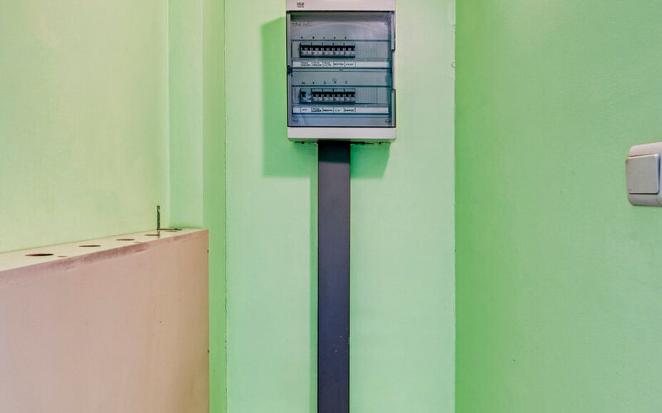 LEEMANS IMMOBILIËN biedt u dit zeer goed onderhouden en tevens volledig instapklaar appartement aan op de eerste verdieping van een kleinschalig residentieel gebouw bestaande uit 3 appartementen in totaliteit. Het appartement bevindt zich in een zeer goe