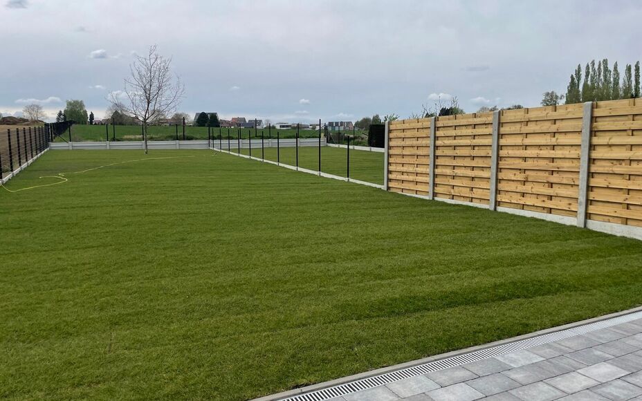 Leemans Immobiliën vous présente cette maison entièrement rénovée, idéalement située au cœur d'Asse.
Grâce à son emplacement privilégié, commerces, écoles, installations sportives, transports en commun et de nombreux itinéraires piétonniers