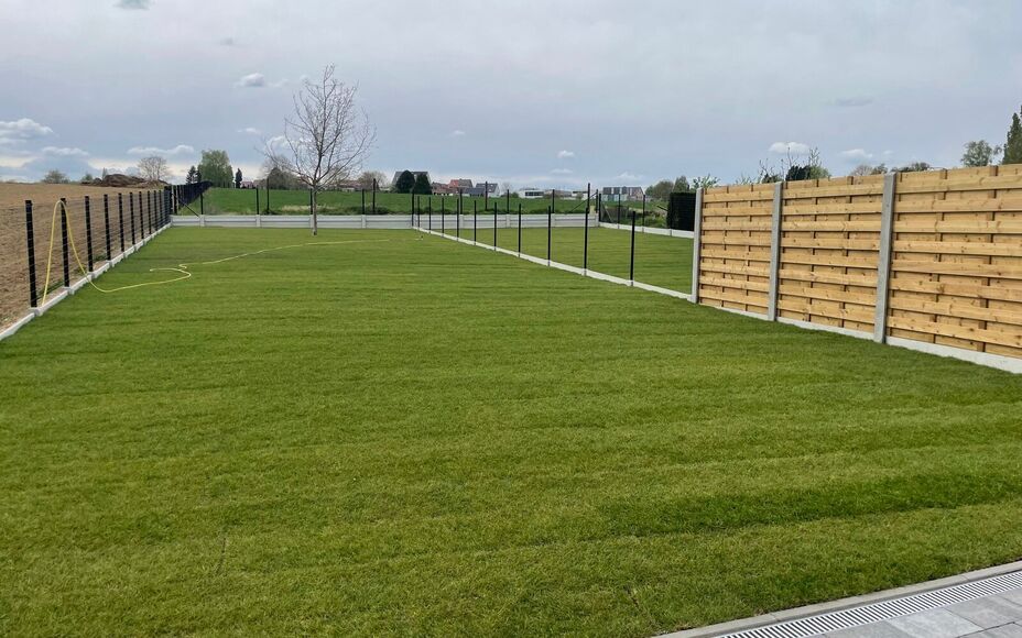 Leemans Immobiliën stelt u deze volledig gerenoveerde woning voor, gelegen op een gegeerde en centrale locatie in Asse.
Dankzij de uitstekende ligging bevinden winkels, scholen, sportfaciliteiten, openbaar vervoer en tal van fiets- en wandelroutes zich i