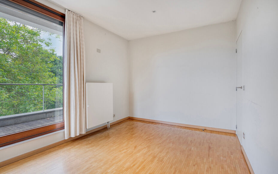 Leemans Immobiliën est fier de vous présenter cette villa exclusive, située dans un emplacement privilégié à Asse. Cette élégante résidence allie le calme de la campagne à une excellente accessibilité, plaçant commerces, écoles, installations