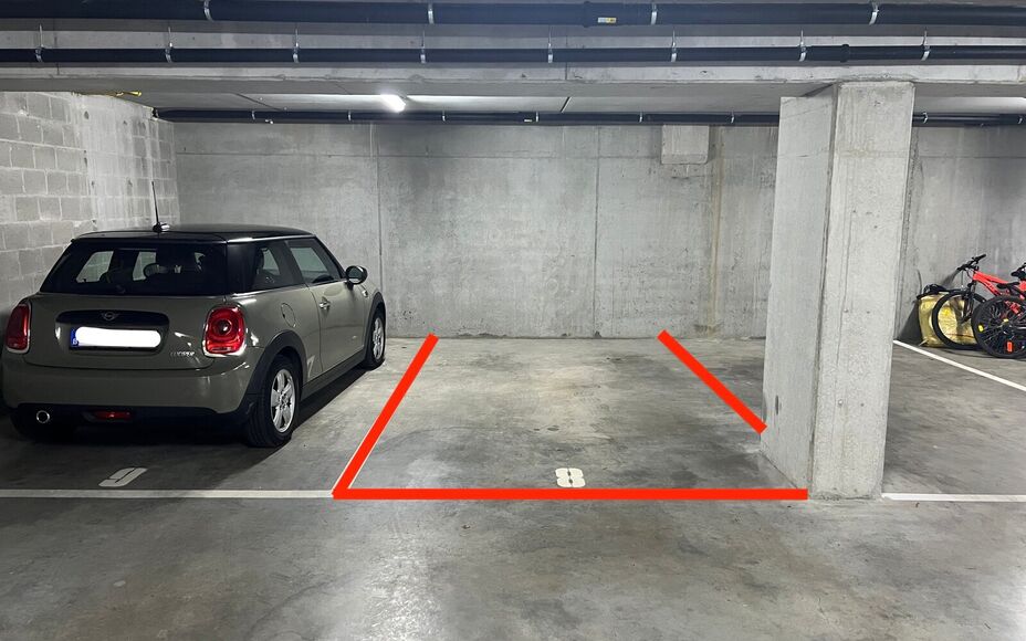 LEEMANS IMMOBILIËN stelt voor, een ondergrondse autostaanplaats te huur in het centrum van Wolvertem (deelgemeente van Meise)! 

Staanplaats (nr. 8) bevindt zich onder het recent nieuwbouwcomplex ‘Wolfart’ genaamd, gelegen aan het gemeenteplein. Bere