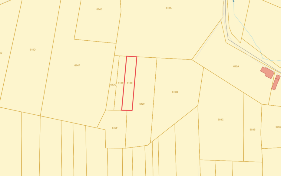 LEEMANS IMMOBILIËN biedt U volgend kleinschalig bosgebied aan met een oppervlakte van 8are 50ca. 

Perceel gelegen in VEN-gebied (zie nabijgelegen Kravaalbos) -> bescherming natuurbehoud. 

Geen erfdienstbaarheden aanwezig. 

Breedte circa 12m - diepte c