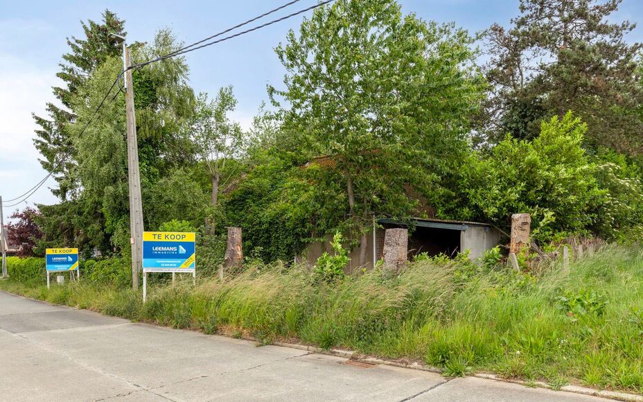 Bent U op zoek naar een rustig gelegen bouwgrond in de groene rand rond Brussel? Maar toch met de dichte nabijheid van alle faciliteiten?  

LEEMANS IMMOBILIËN biedt U deze ruime bouwgrond aan in Bekkerzeel, een deelgemeente van Asse, met een zeer gunsti