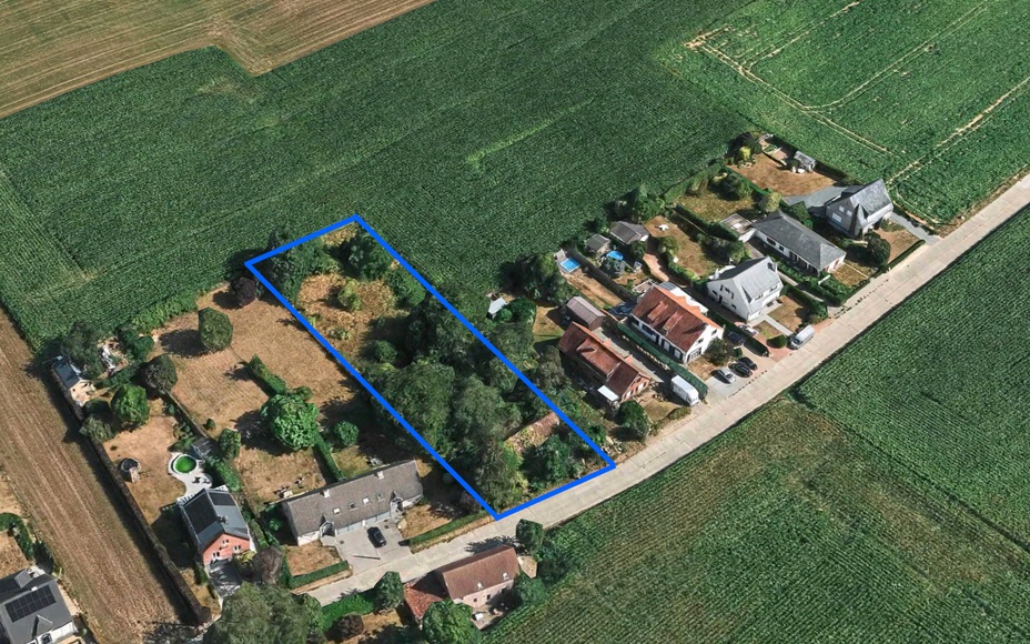 Bent U op zoek naar een rustig gelegen bouwgrond in de groene rand rond Brussel? Maar toch met de dichte nabijheid van alle faciliteiten?  

LEEMANS IMMOBILIËN biedt U deze ruime bouwgrond aan in Bekkerzeel, een deelgemeente van Asse, met een zeer gunsti