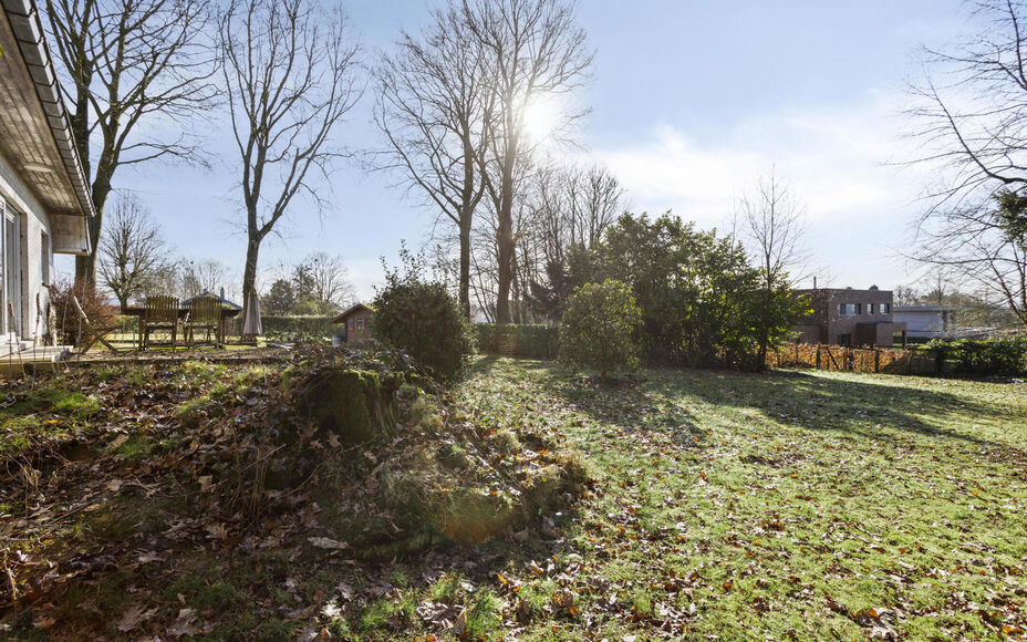 Leemans immobiliën biedt u deze bouwgrond aan op een toplocatie in Asse.Momenteel staat er nog een bungalow op die men kan behouden of afbreken indien men een totaal nieuwe constructie erop wilt bouwen ,aan u de keuze.Deze bouwgrond biedt de mogelijkheid