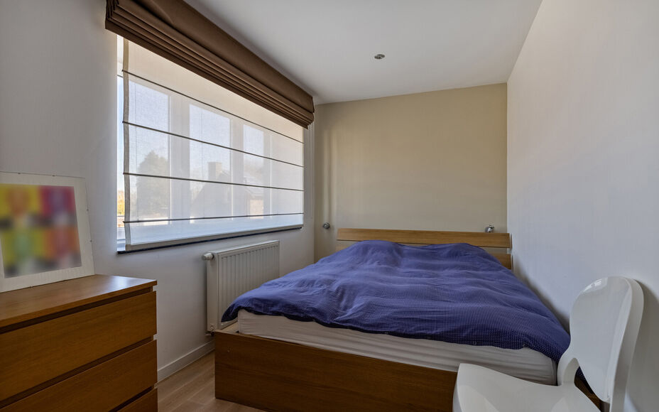 Leemans Immobiliën presenteert u  deze uitzonderlijke en veelzijdige woning met loods en showroom, gelegen op een toplocatie in Asse. De perfecte combinatie van wonen, werken en genieten – op wandelafstand van winkels, scholen, openbaar vervoer, sportf