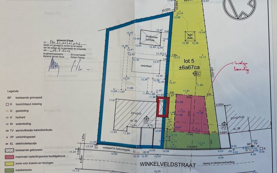 Leemans Immobiliën biedt u deze uitzonderlijke en hoogwaardig afgewerkte villa, gelegen op een absolute toplocatie in het gegeerde Dilbeek.Deze exclusieve eigendom combineert een rustige, residentiële ligging met een uitstekende bereikbaarheid. Het cent