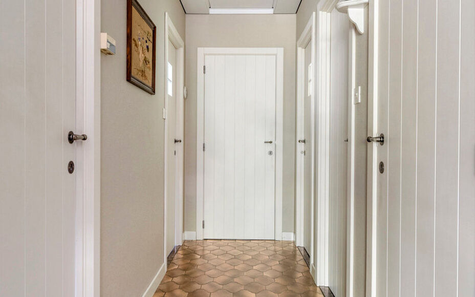 Leemans Immobiliën vous présente ce charmant bungalow, prêt à emménager, idéalement situé dans le quartier recherché d'Asse. Grâce à son emplacement privilégié, les grands axes routiers, les écoles, les installations sportives, les transports