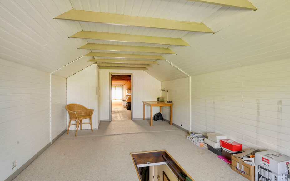 Leemans Immobiliën presenteert u deze charmante, instapklare bungalow, ideaal gelegen in het gegeerde Asse. Dankzij de uitstekende ligging bevinden belangrijke invalswegen, scholen, sportfaciliteiten, openbaar vervoer en tal van fiets- en wandelroutes zi
