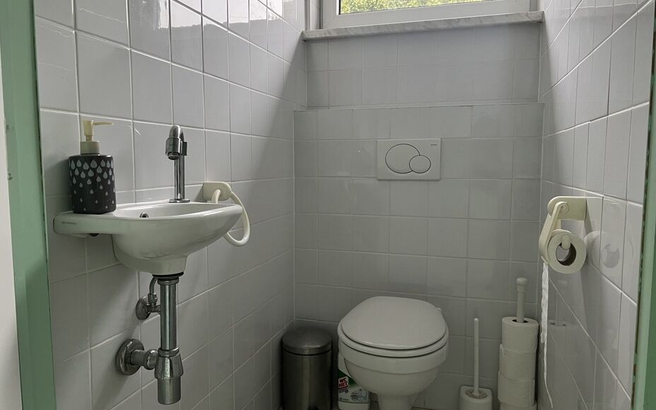 LEEMANS IMMOBILIËN vous propose l'espace professionnel suivant situé dans la commune d'Opwijk. 

L'immeuble était utilisé comme bureau (profession indépendante) mais peut aussi parfaitement servir par exemple de cabinet / activité indépendante à c