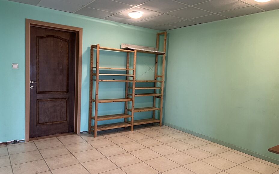 LEEMANS IMMOBILIËN vous propose l'espace professionnel suivant situé dans la commune d'Opwijk. 

L'immeuble était utilisé comme bureau (profession indépendante) mais peut aussi parfaitement servir par exemple de cabinet / activité indépendante à c