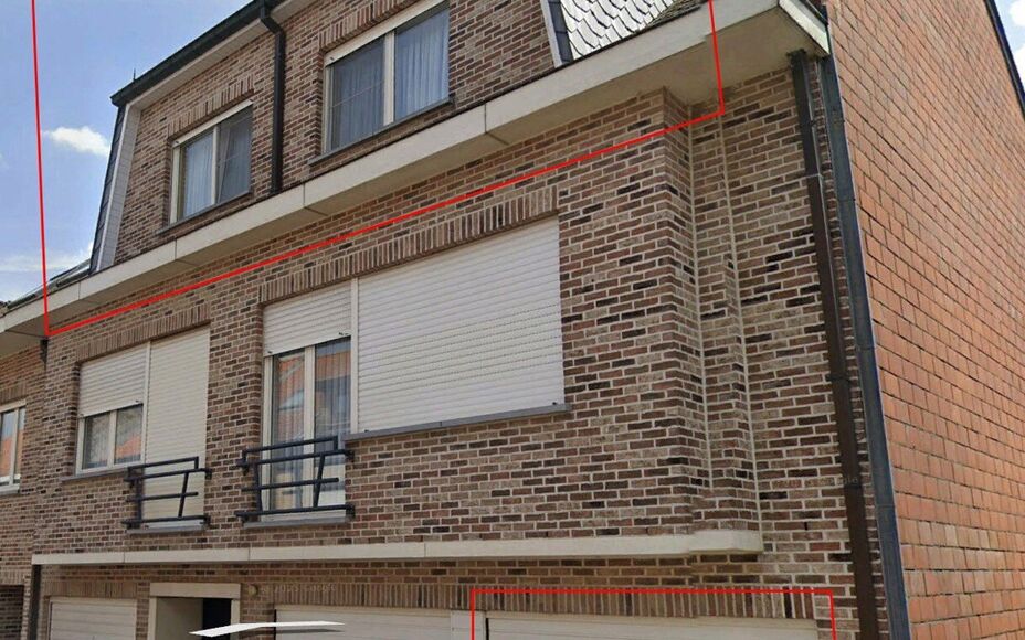 Leemans immobiliën biedt u dit appartement aan in het centrum van Mollem. Door de centrale ligging zijn alle faciliteiten zoals winkels, scholen, sportinfrastructuur, invalswegen en openbaar vervoer zeer nabij. Het appartement is gelegen op de 2 de verdi
