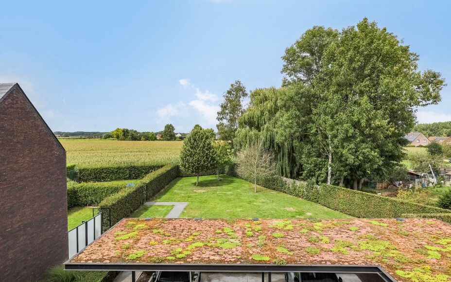 LEEMANS IMMOBILIËN stelt volgend perfect instapklaar duplexappartement voor, gelegen in de rustige woonkern van de deelgemeente Mollem (Asse). Deze locatie combineert rustig wonen met een uitstekende bereikbaarheid, tevens op wandelafstand van het treins