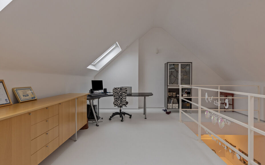 LEEMANS IMMOBILIËN biedt u volgende instapklare eengezinswoning (nieuwbouw) te koop aan, gelegen op een uitermate goede locatie in de deelgemeente Mollem (Asse). 

Op zoek naar een ruime en aangename woonst op wandelafstand van het treinstation te Mollem