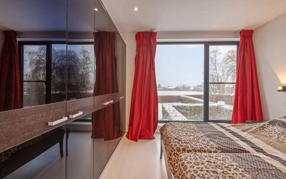 LEEMANS IMMOBILIËN biedt u volgende instapklare eengezinswoning (nieuwbouw) te koop aan, gelegen op een uitermate goede locatie in de deelgemeente Mollem (Asse). 

Op zoek naar een ruime en aangename woonst op wandelafstand van het treinstation te Mollem