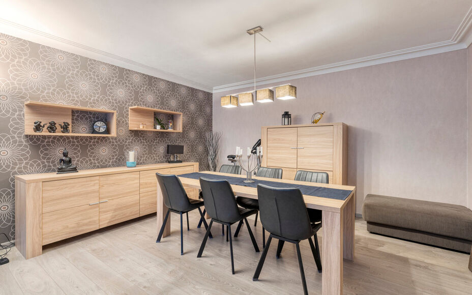 Leemans Immobiliën biedt u dit instapklare gelijkvloers appartement aan, gelegen op een uitstekende centrale locatie in het hart van Zellik. Dankzij deze ligging bevinden winkels, scholen, sportinfrastructuur en belangrijke invalswegen zich op wandelafst