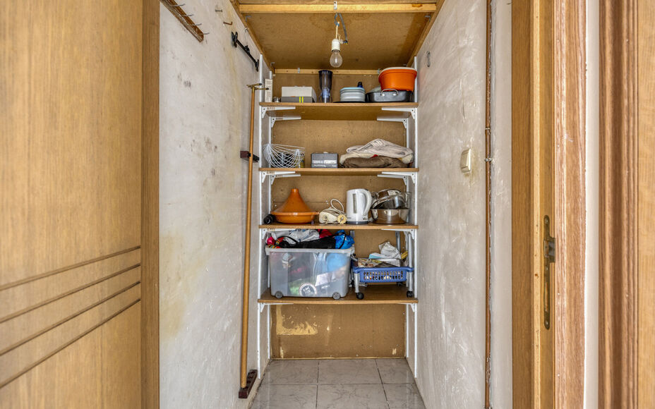 BUITENKANS: Leemans Immobiliën stelt u deze instapklare familiewoning voor, ideaal gelegen in het mooie centrum van Moorsel nabij de Leirekensroute. 

Indeling GV: ruime inkomhal / traphal, lichtrijke leefruimte, badkamer (alle comfort: douche, ligbad, e