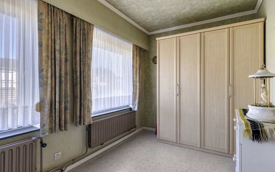 Comfortabele gezinswoning met  tuin  en terras in hartje Asse
Leemans Immobiliën stelt u deze goed onderhouden woning voor, ideaal gelegen in het bruisende centrum van Asse. Dankzij de centrale ligging bevinden alle voorzieningen zich op wandelafstand: w