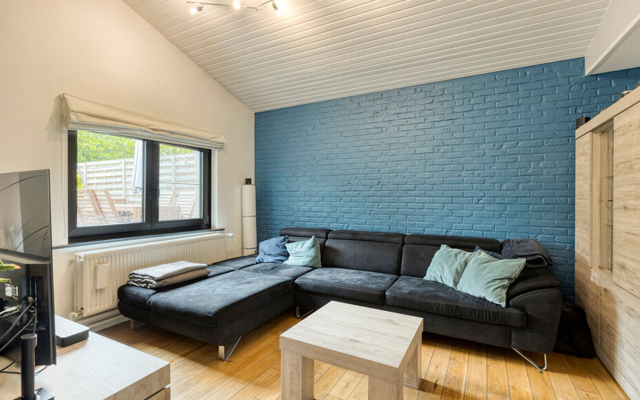 Leemans Immobiliën biedt u deze charmante en instapklare woning aan, gelegen in het landelijke en rustige Asbeek. Dankzij de uitstekende ligging geniet u hier van een perfecte combinatie tussen wonen en een vlotte bereikbaarheid. Invalswegen, openbaar ve