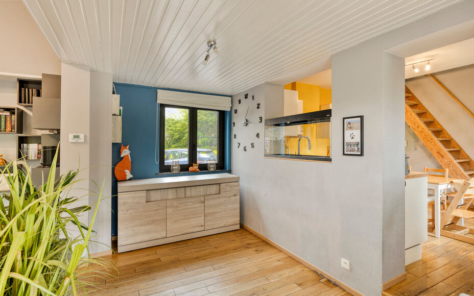 Leemans Immobiliën biedt u deze charmante en instapklare woning aan, gelegen in het landelijke en rustige Asbeek. Dankzij de uitstekende ligging geniet u hier van een perfecte combinatie tussen wonen en een vlotte bereikbaarheid. Invalswegen, openbaar ve