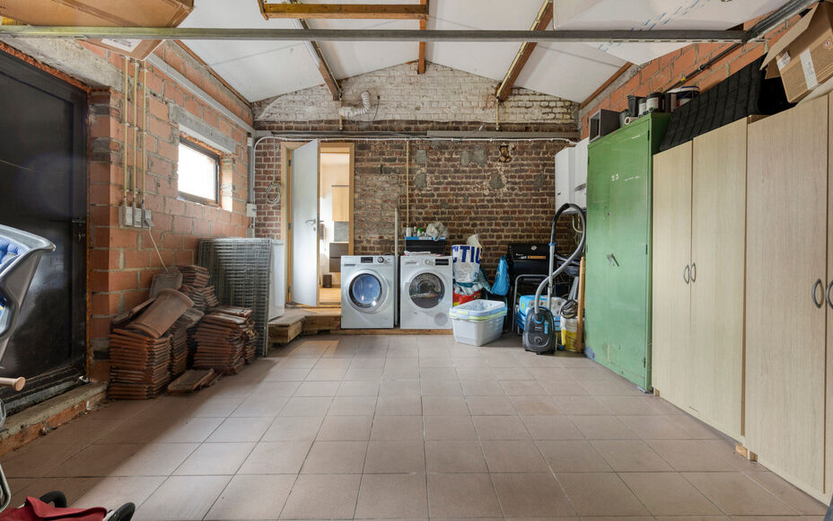 Leemans Immobiliën biedt u deze charmante en instapklare woning aan, gelegen in het landelijke en rustige Asbeek. Dankzij de uitstekende ligging geniet u hier van een perfecte combinatie tussen wonen en een vlotte bereikbaarheid. Invalswegen, openbaar ve