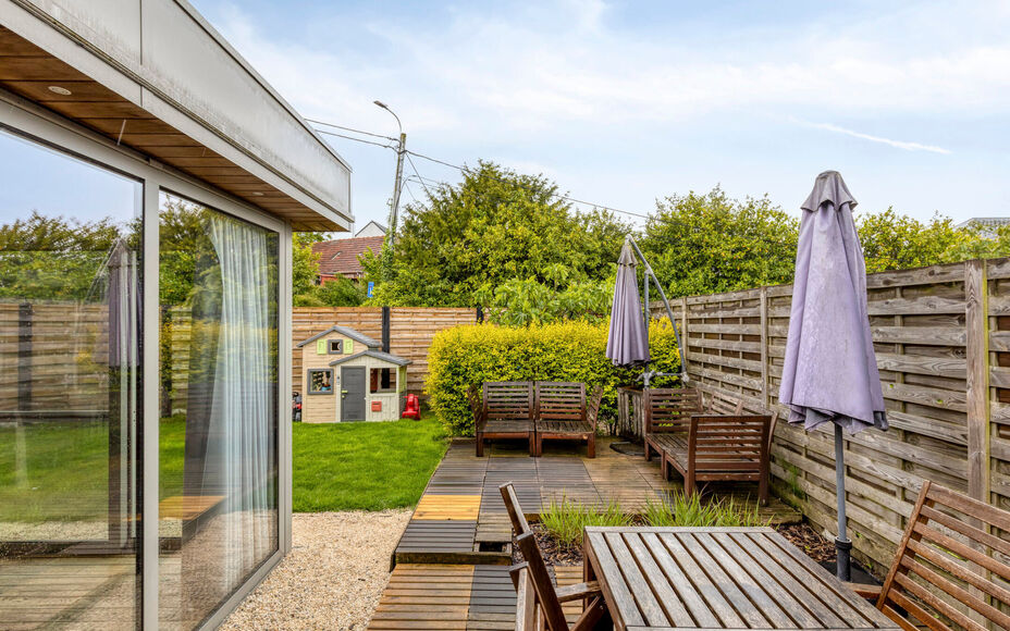 Leemans Immobiliën biedt u deze charmante en instapklare woning aan, gelegen in het landelijke en rustige Asbeek. Dankzij de uitstekende ligging geniet u hier van een perfecte combinatie tussen wonen en een vlotte bereikbaarheid. Invalswegen, openbaar ve