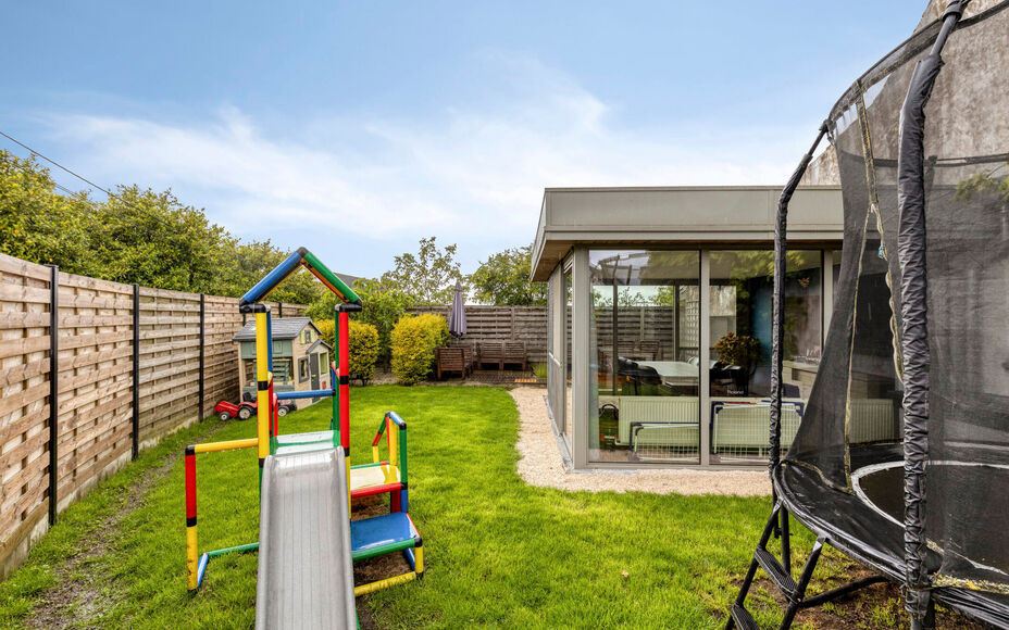 Leemans Immobiliën biedt u deze charmante en instapklare woning aan, gelegen in het landelijke en rustige Asbeek. Dankzij de uitstekende ligging geniet u hier van een perfecte combinatie tussen wonen en een vlotte bereikbaarheid. Invalswegen, openbaar ve