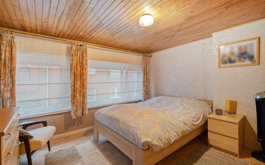 Leemans Immobiliën biedt u deze charmante woning aan op een rustige en aangename ligging in Asse-Ter-Heide. Dankzij de gunstige locatie bevinden winkels, scholen, openbaar vervoer, sportinfrastructuur en belangrijke invalswegen zich allemaal op korte afs