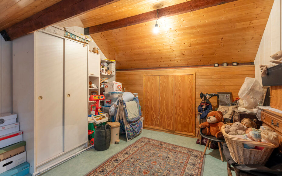 Leemans Immobiliën biedt u deze charmante woning aan op een rustige en aangename ligging in Asse-Ter-Heide. Dankzij de gunstige locatie bevinden winkels, scholen, openbaar vervoer, sportinfrastructuur en belangrijke invalswegen zich allemaal op korte afs