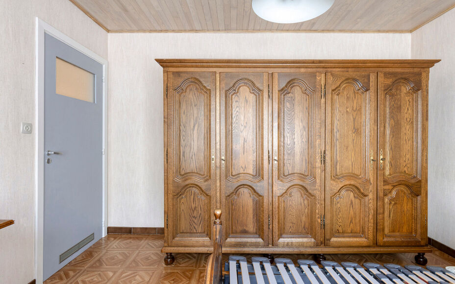 Leemans Immobiliën biedt u deze comfortabele woning aan op een uitstekende en centrale ligging in het centrum van Asse. Dankzij de gunstige ligging bevinden winkels, scholen, sportinfrastructuur, openbaar vervoer en belangrijke invalswegen zich op wandel