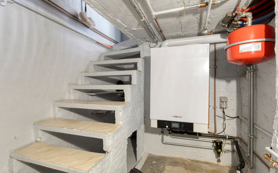 Leemans Immobiliën biedt u deze comfortabele woning aan op een uitstekende en centrale ligging in het centrum van Asse. Dankzij de gunstige ligging bevinden winkels, scholen, sportinfrastructuur, openbaar vervoer en belangrijke invalswegen zich op wandel