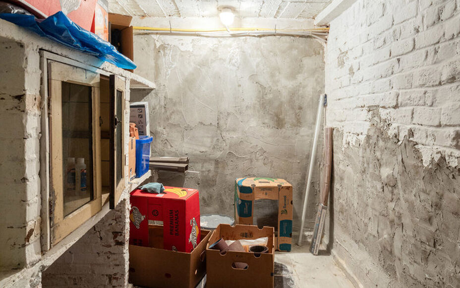 Leemans Immobiliën presenteert u  deze gerenoveerde, instapklare woning in het bruisende hart van Denderleeuw. Dankzij de uiterst centrale ligging bevinden alle belangrijke faciliteiten zich op wandelafstand: winkels, scholen, sportcentra én openbaar ve