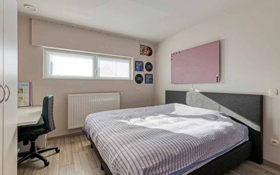 Leemans Immobiliën biedt u deze prachtige volledig instapklare halfopen bebouwing aan, gelegen op een absolute toplocatie in Liedekerke.
Dankzij de centrale ligging bevinden alle voorzieningen zich in de onmiddellijke omgeving: winkels, scholen, openbaar