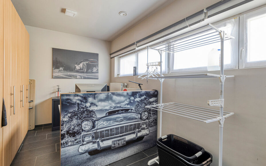 Leemans Immobiliën biedt u deze prachtige volledig instapklare halfopen bebouwing aan, gelegen op een absolute toplocatie in Liedekerke.
Dankzij de centrale ligging bevinden alle voorzieningen zich in de onmiddellijke omgeving: winkels, scholen, openbaar